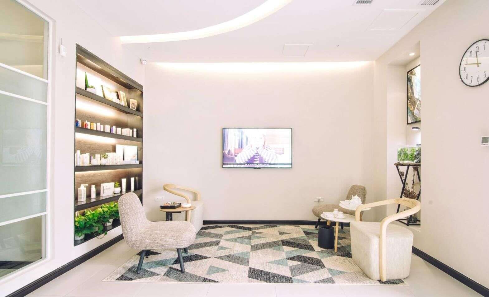 黑眼圈，細紋越來越嚴重怎么辦？用對眼霜有效祛除黑眼圈，細紋