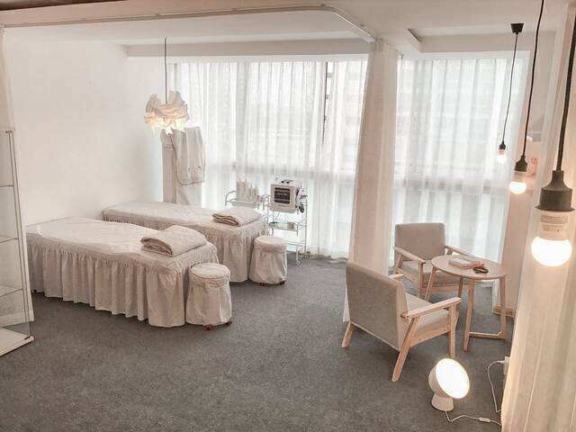 開<a href='http://www.mmxudianchi.com/'>美容院加盟店</a>如何處理這些問題？