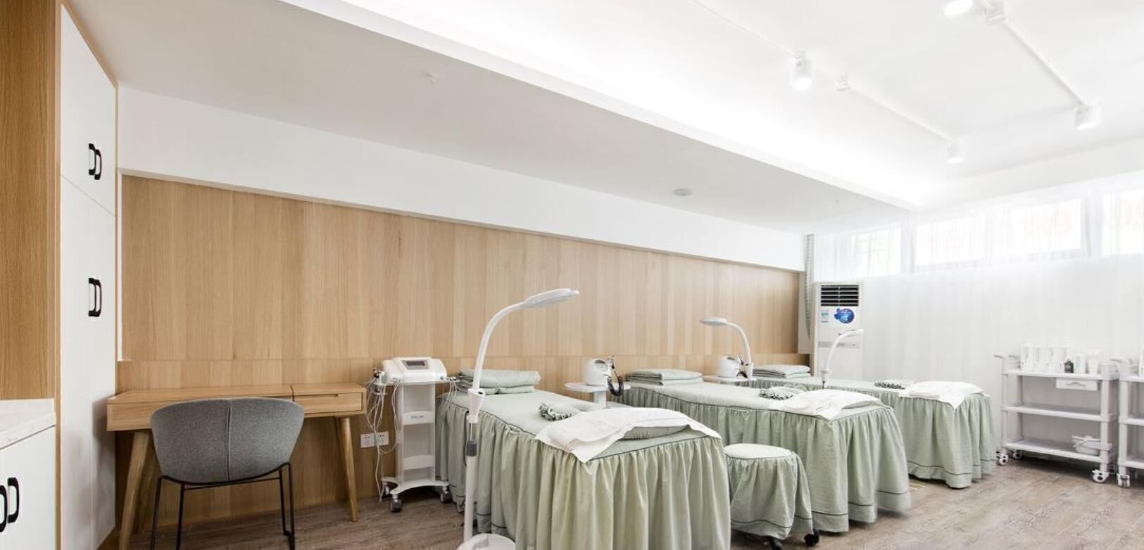 <a href='http://www.mmxudianchi.com/'>美容院加盟店</a>做好日常清潔很重要